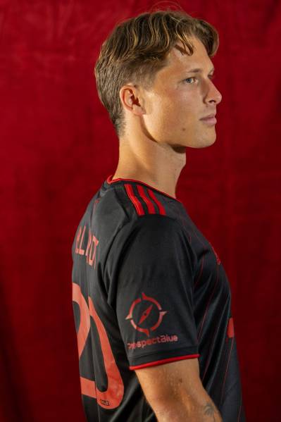 richmond_kickers_2024_adidas_third_kit_06.jpg
