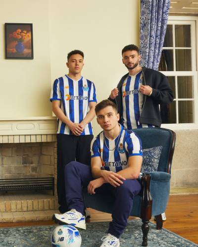 fc_porto_24_25_new_balance_home_kit_b.jpeg