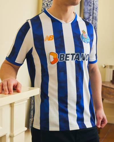 fc_porto_24_25_new_balance_home_kit_d.jpeg
