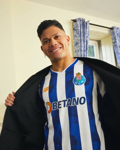 fc_porto_24_25_new_balance_home_kit_e.jpeg