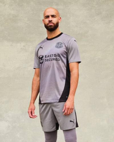 leyton_orient_24_25_puma_away_kit_4.jpg
