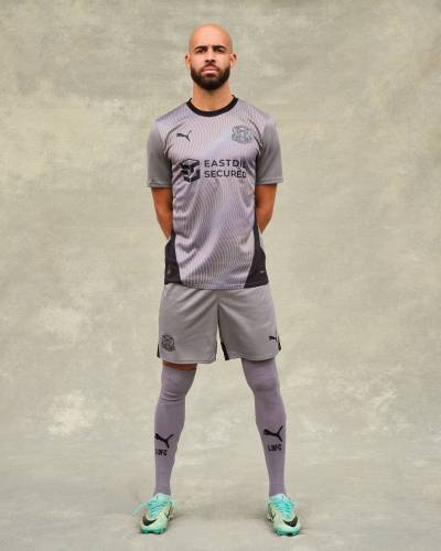 leyton_orient_24_25_puma_away_kit_5.jpg