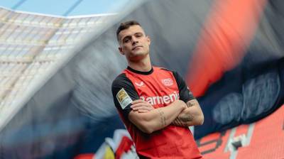 bayer_04_leverkusen_24_25_castore_home_kit_2.jpg