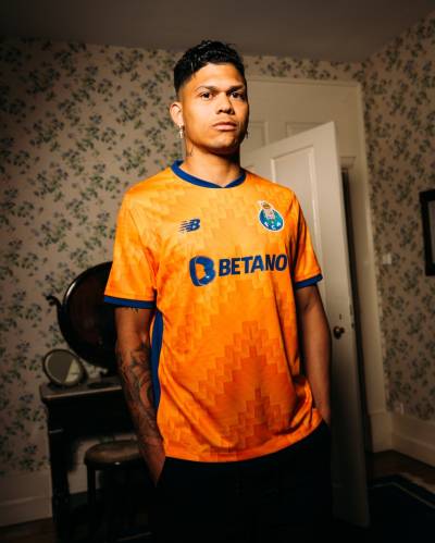 fc_porto_24_25_new_balance_away_kit_a.jpeg