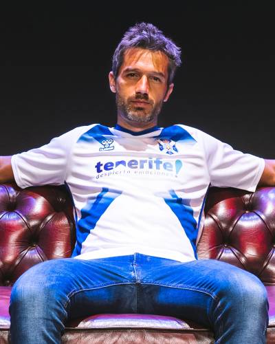 tenerife_24_25_hummel_home_kit_1.jpg