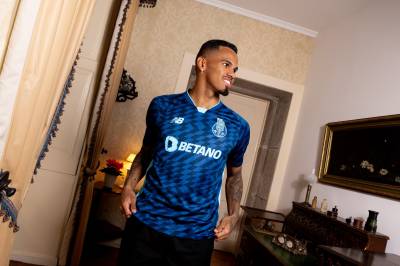 fc_porto_24_25_new_balance_third_kit_c.jpeg