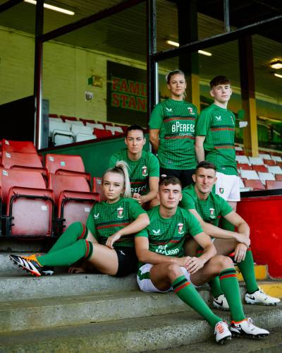 glentoran_24_25_castore_home_kit_b.jpg