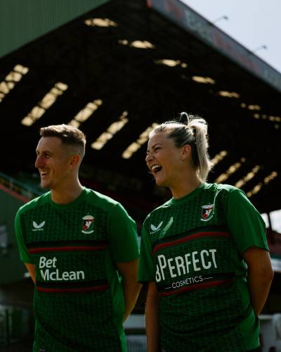 glentoran_24_25_castore_home_kit_c.jpg