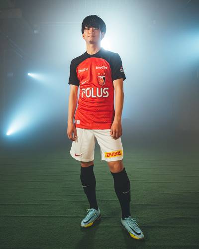 urawa_red_diamonds_2023_home_kit_e.jpeg