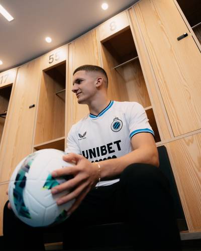 club_brugge_24_25_castore_away_kit_b.jpg