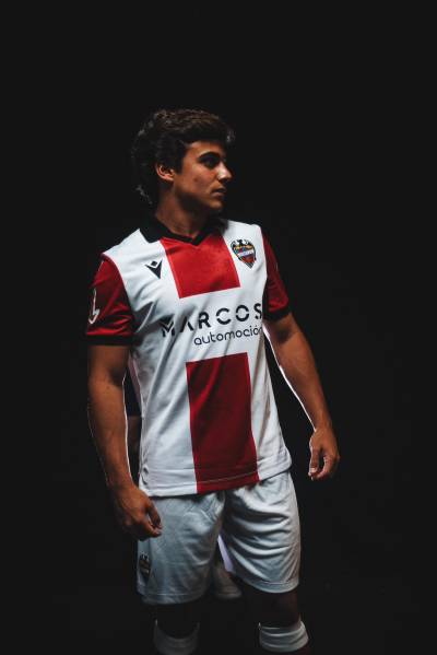 levante_24_25_macron_away_kit_a.jpg