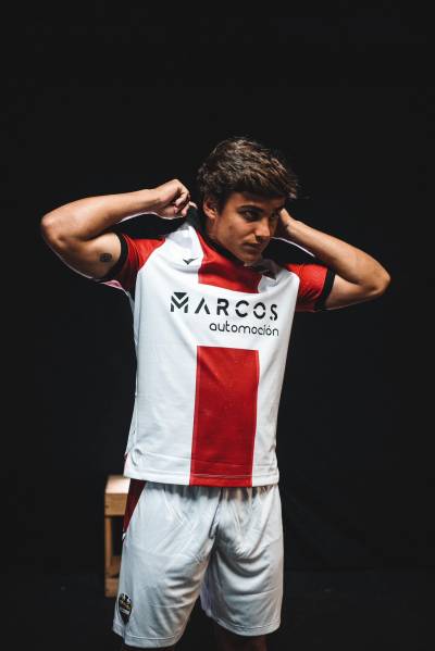 levante_24_25_macron_away_kit_b.jpg