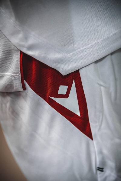 levante_24_25_macron_away_kit_e.jpg