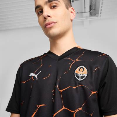 shakhtar_donetsk_24_25_puma_away_kit_3.jpeg