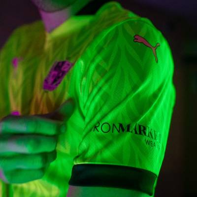 port_vale_24_25_puma_away_kit_e.jpeg