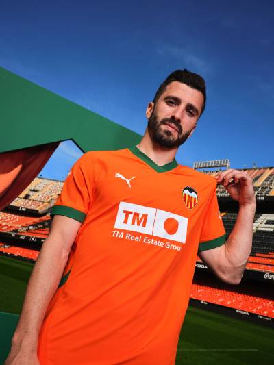 valencia_24_25_puma_third_kit_a.jpg