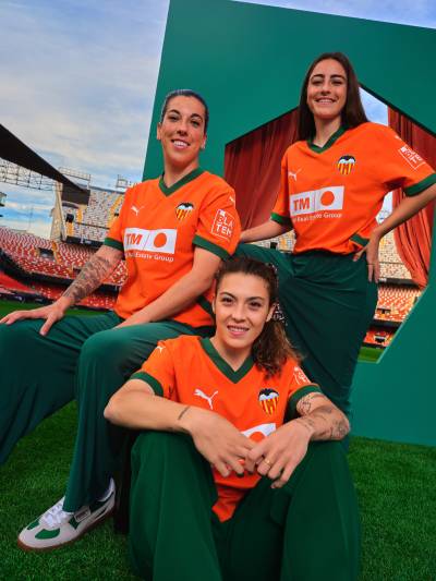 valencia_24_25_puma_third_kit_c.jpg