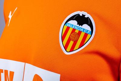 valencia_24_25_puma_third_kit_e.jpg