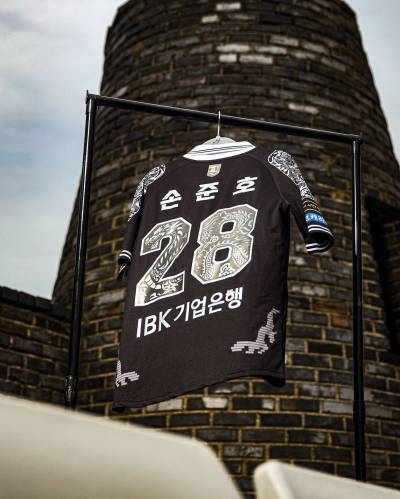 suwon_fc_kt_wiz_2024_hummel_special_edition_shirt_b.jpg