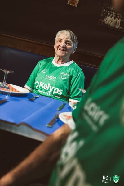 saint_etienne_24_25_hummel_home_kit_b.jpg