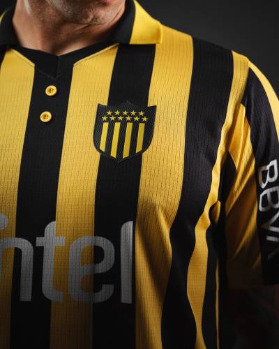 penarol_2024_puma_133rd_anniversary_shirt_f.jpg