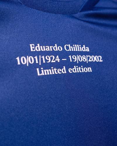 real_sociedad_2024_eduardo_chillida_commemorative_shirt_2.jpeg