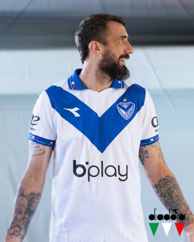 velez_sarsfield_2023_home_kit_1.jpeg