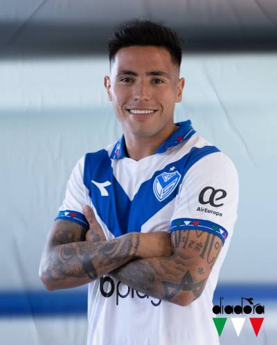 velez_sarsfield_2023_home_kit_3.jpeg