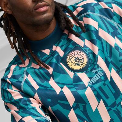 manchester_city_2024_puma_ftblstatement_retro_jersey_3.jpeg