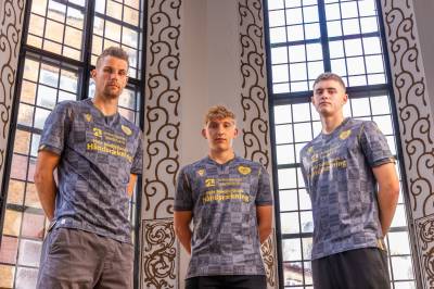 aalborg_bk_24_25_macron_third_kit_f.jpg