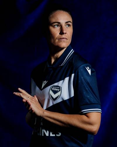melbourne_victory_24_25_macron_home_kit_b.jpg