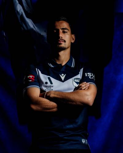 melbourne_victory_24_25_macron_home_kit_f.jpg