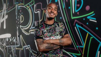 bayer_04_leverkusen_24_25_castore_pre_match_jersey_e1.jpg