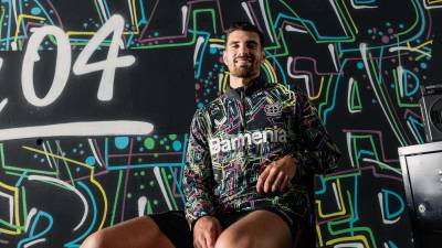 bayer_04_leverkusen_24_25_castore_pre_match_jersey_e2.jpg