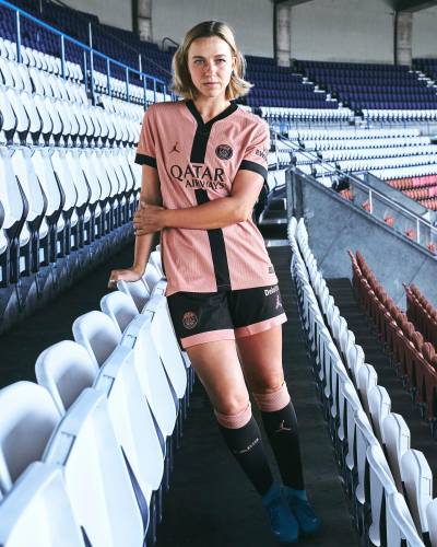 paris_saint_germain_24_25_jordan_third_kit_a.jpg