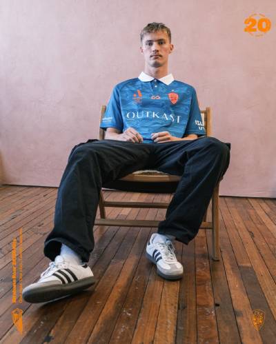 brisbane_roar_24_25_cikers_third_kit_2.jpg