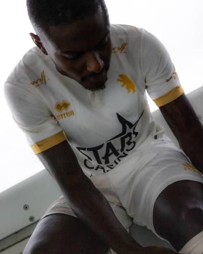 beerschot_24:25_errea_away_kit_b.jpg