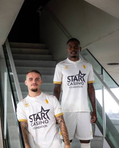 beerschot_24:25_errea_away_kit_f.jpg