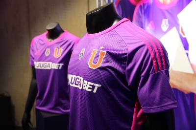 universidad_de_chile_2024_adidas_third_kit_b.jpeg