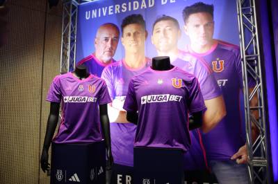 universidad_de_chile_2024_adidas_third_kit_c.jpeg