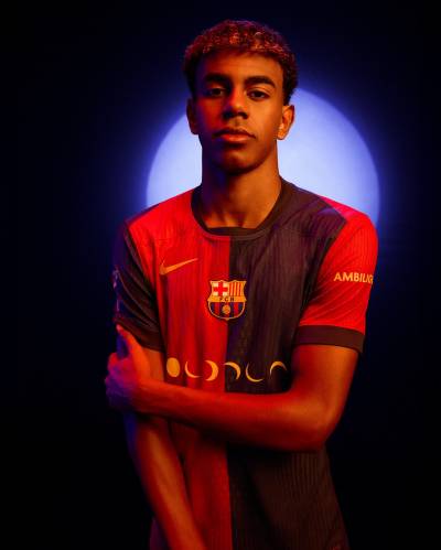 barcelona_24_25_nike_coldplay_shirt_a.jpg