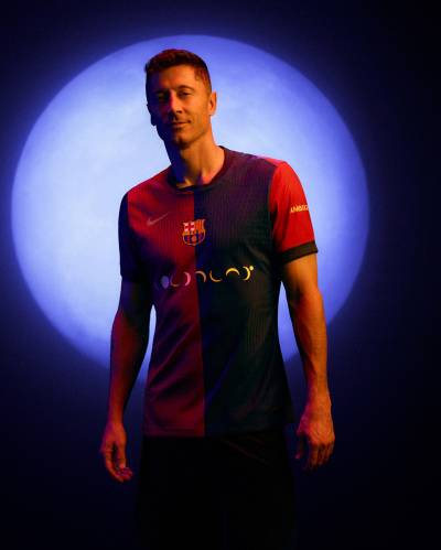 barcelona_24_25_nike_coldplay_shirt_d.jpg