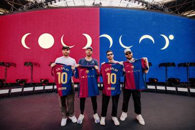 barcelona_24_25_nike_coldplay_shirt_f.jpg