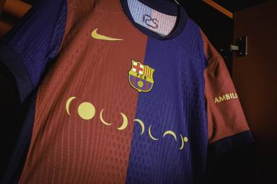 barcelona_24_25_nike_coldplay_shirt_i.jpg
