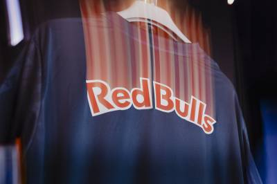 red_bull_bragantino_2024_red_bull_racing_20th_anniversary_shirt_3.jpg