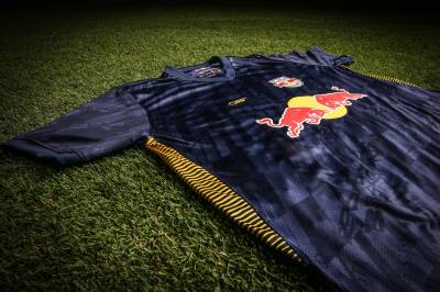red_bull_bragantino_2024_red_bull_racing_20th_anniversary_shirt_4.jpg