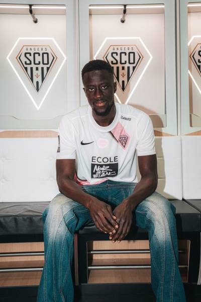 angers_sco_2024_nike_pink_october_shirt_e.jpg