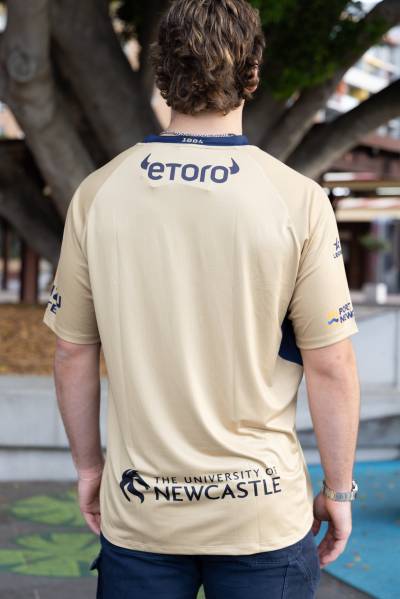 newcastle_jets_24_25_legend_home_kit_2.jpg