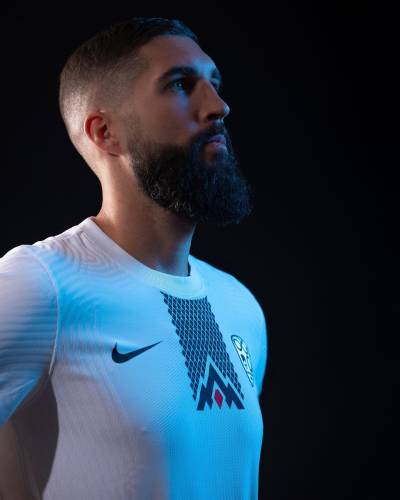 slovenia_2022_2023_home_away_kit_2.jpg