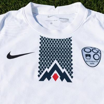 slovenia_2022_2023_home_away_kit_4.jpg